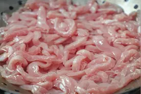肉丝怎么做更滑嫩入味？厨师长详解上浆技巧，毫无保留的视频教程视频封面
