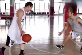 街球对决！街球王吴悠VS亚洲第一半截篮叶天，血性硬刚视频封面