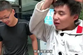 高温天里的人偶扮演者：挥汗如雨 “卖萌”依旧视频封面