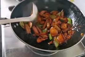 东北传统老菜地三鲜，非常好吃的下饭菜，喜欢的话进来看看吧。视频封面
