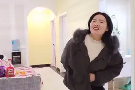 “搞点儿乐”这回小姐姐可算是栽跟头了，想上厕所先忍着吧视频封面