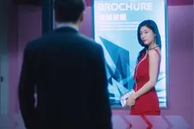美女对着镜子跳舞，没想到镜子是一半的，肖央都快看傻了视频封面