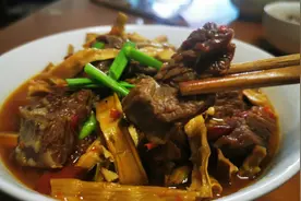 笋干烧牛肉，香气四溢，馋的流口水的一道菜！视频封面