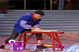 小品《木工奇遇记》，赵四用刨花送美女，乐翻全场视频封面