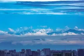窗含西岭千秋雪，成都天气好是可以看到雪山的视频封面