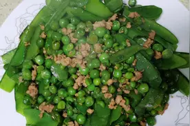 豌豆新吃法，豌豆皮？能吃吗？关注视频知晓谜底。视频封面