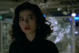 钟楚红被渣男骗钱骗感情，太惨了，片尾曲太好听，把我听哭了。视频封面