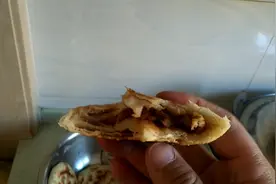疫情还未结束，家里神兽要吃麦多馅饼，小伙化身超级厨师在家做视频封面