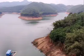 飞机低空穿越丛林，飞到广西博白双风充粟水库航拍全景，难得一见视频封面