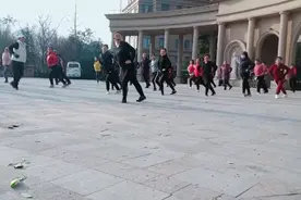 济宁舍得广场舞《嗨嗨嗨》暴汗后的放松运动