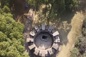80多年前的碉堡，1米厚的墙体进口水泥建造，内部啥样的？视频封面