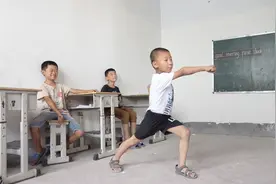 六岁半的孩子被送到少林寺学武术，一年后父母不让去了因为太辛苦视频封面