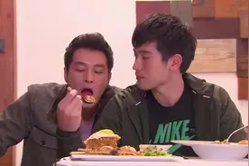 小秋主动的要命，电梯里抱着沥川就吻上去，给沥川都亲懵了！视频封面