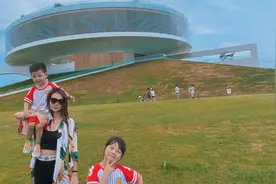 丈母娘来郑州了，一家人来到北龙湖网红地玩，出门发现老公没来！视频封面