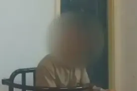 女孩坐火车梦中被陌生男亲醒：她长得太漂亮，像我前女友视频封面