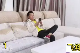 农村母亲来看儿子，却被儿子赶到楼道睡觉。视频封面