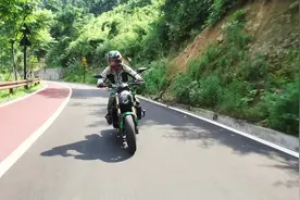 呆子测评 | 国产最大排量运动街车，贝纳利752S骑士网呆子测评视频封面