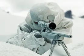 雪地里藏着王牌狙击手，特种兵一动就被狙杀，一枪一个真过瘾视频封面
