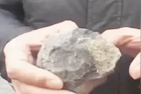 昌乐能产出稀有的蓝宝石 却因为地质结构特殊 让蓝宝石变成了黑色视频封面