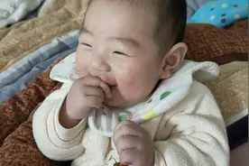 五个月宝宝发育好，见人就笑，爱笑的宝宝聪明视频封面