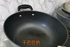 铸铁锅用对方法才能不沾不糊不生锈越用越好用，保养最简单方法视频封面