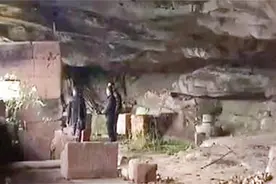 河道惊现玛瑙硅石，村民说是山中藏宝洞的，考察队进山有意外发现视频封面