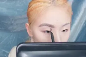 单眼皮的妹子有救了，这样化一个单眼皮妆比双眼皮还漂亮！视频封面