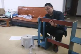 在拼多多花90元买个电脑桌，价格是便宜，可质量有点坑人