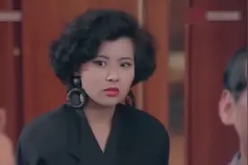 经理上厕所忘记摘麦，不料厕所的声音传出去，外面都要笑了视频封面