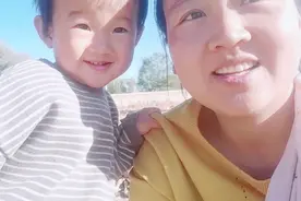 两个孩子得宝妈，努力争取自己挣钱视频封面
