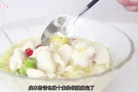 酸菜鱼吃腻了吧？尝试一下酸萝卜龙利鱼的做法，无刺无骨没有腥味视频封面
