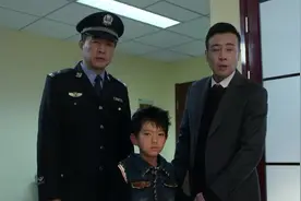 单亲妈妈终于找到了失散5年的儿子，母子相见的场景让人热泪盈眶视频封面
