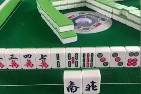 小哥这是真的会吃牌，这吃牌太讲究了，那牌型真是暗藏玄机视频封面