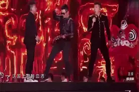 羽泉帅气登场，粤语歌《大号是中华》撕心裂肺，点燃舞台气氛