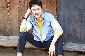 冯绍峰父亲身份大曝光，难怪不愿意透露，原来他还有这个身份视频封面