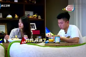 奥莉在家和妈妈用英语交流，爸爸李小鹏说普通话，交流无障碍视频封面