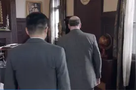 《换了人间》:司徒雷登非常悲伤，他真的要走了，再也不回来了。视频封面