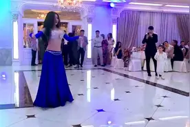 火辣的哈萨克斯坦肚皮舞女神，惊艳四座！视频封面