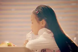 一首超萌的歌曲《我要吃肉肉》，甜美的歌声，听完一遍还想听视频封面