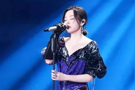 张靓颖演唱会倾情演唱，衣着性感超有料，粉丝直呼太好听视频封面