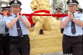 国内顶级“书法大师”，现场写50米“巨龙”，十几名保安抬着盖章视频封面