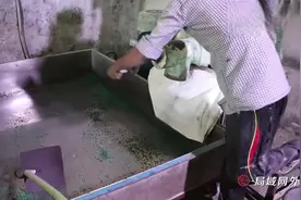 PVC软水管是如何制造的，材料原来是塑料粉，长见识了视频封面