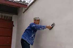 刮腻子最后工序抛光，掌握技巧和墙面湿度，抛出腻子白亮无刀印视频封面