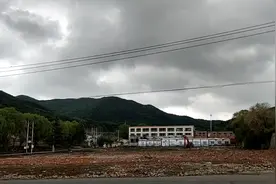 6月1日东北吉林市管控无死角吉化炼油厂荒废的公园也有疫情管控视频封面