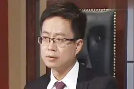 姐姐替妹妹抚养大女儿 如今女儿跟姐姐亲 妹妹想送女儿开学都难视频封面