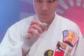 他在台下拿刀上来插我怎么办？！#经典影视片段#周星驰视频封面