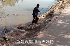 四川省遂宁市安居区一五保户，是小伙叔爷，看他过差悠闲的生活视频封面