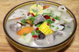 玉米排骨汤正宗家常做法，软烂入味，汤汁浓白有窍门，一点也不腥视频封面