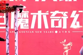 美女分身魔术视频封面