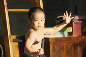 8岁小孩一人群战成年人，长大以后一定会成为第二个李小龙视频封面